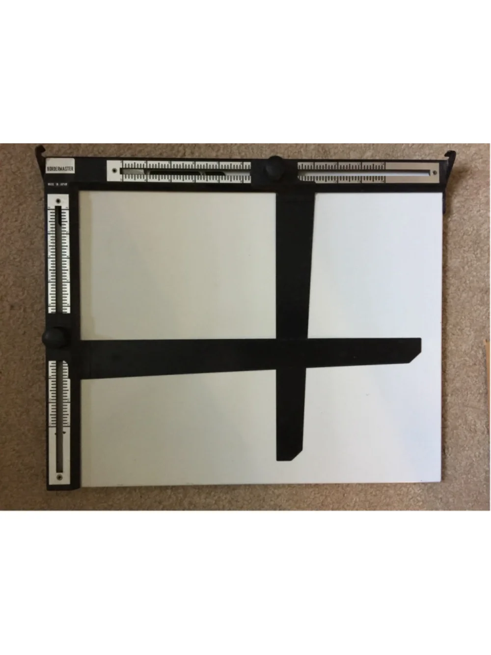 Bordermaster 17x14 Adjustable Darkroom Easel 2-Blade, Clean